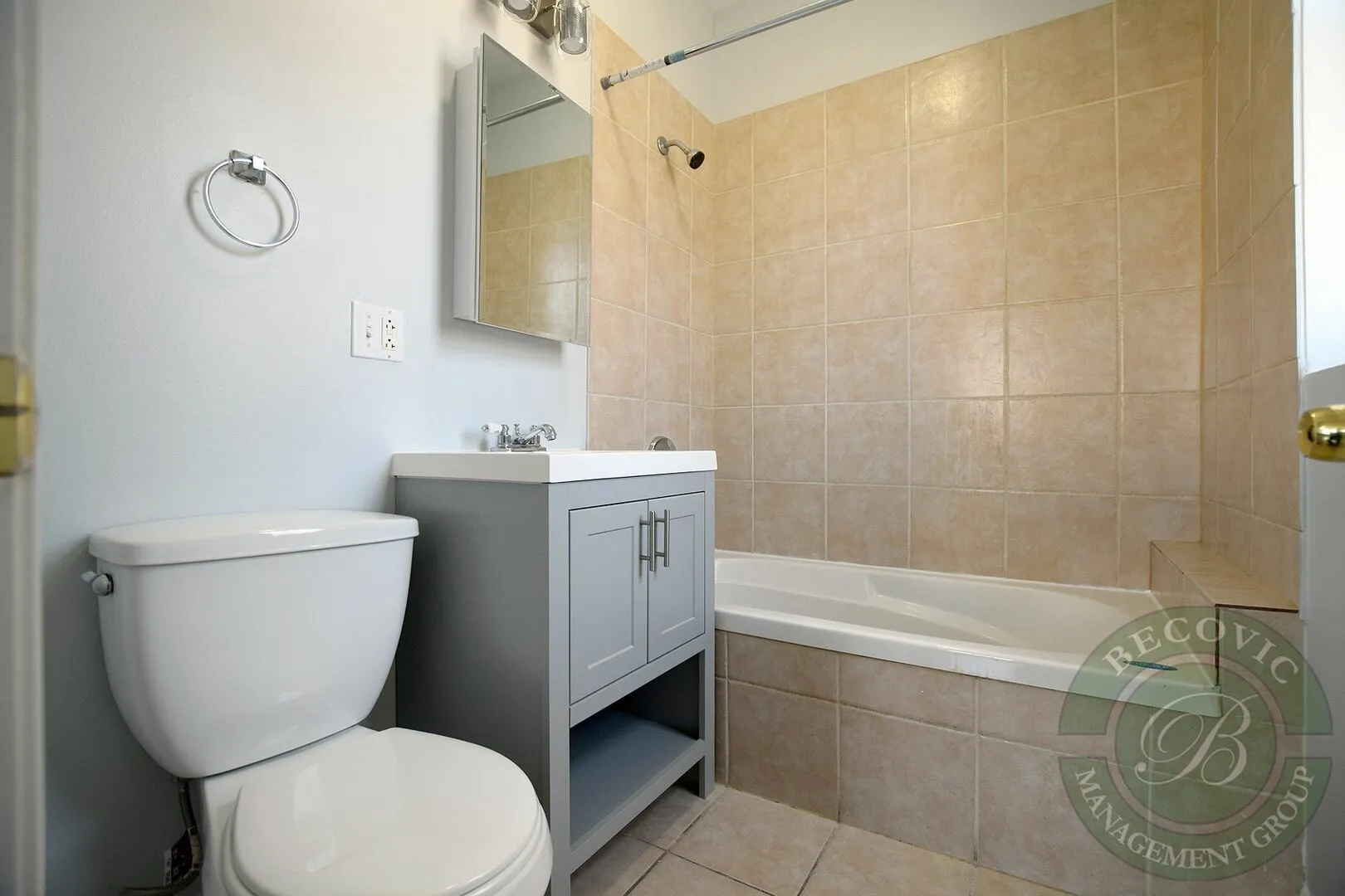 7330 N Damen Ave, ,  60645, USA 60645-unit#3-Chicago-IL