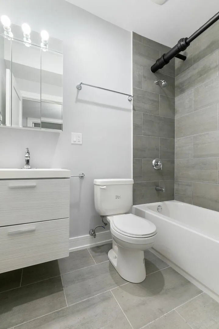 1067 W Glenlake Ave, ,  60660, USA 60660-Chicago-IL