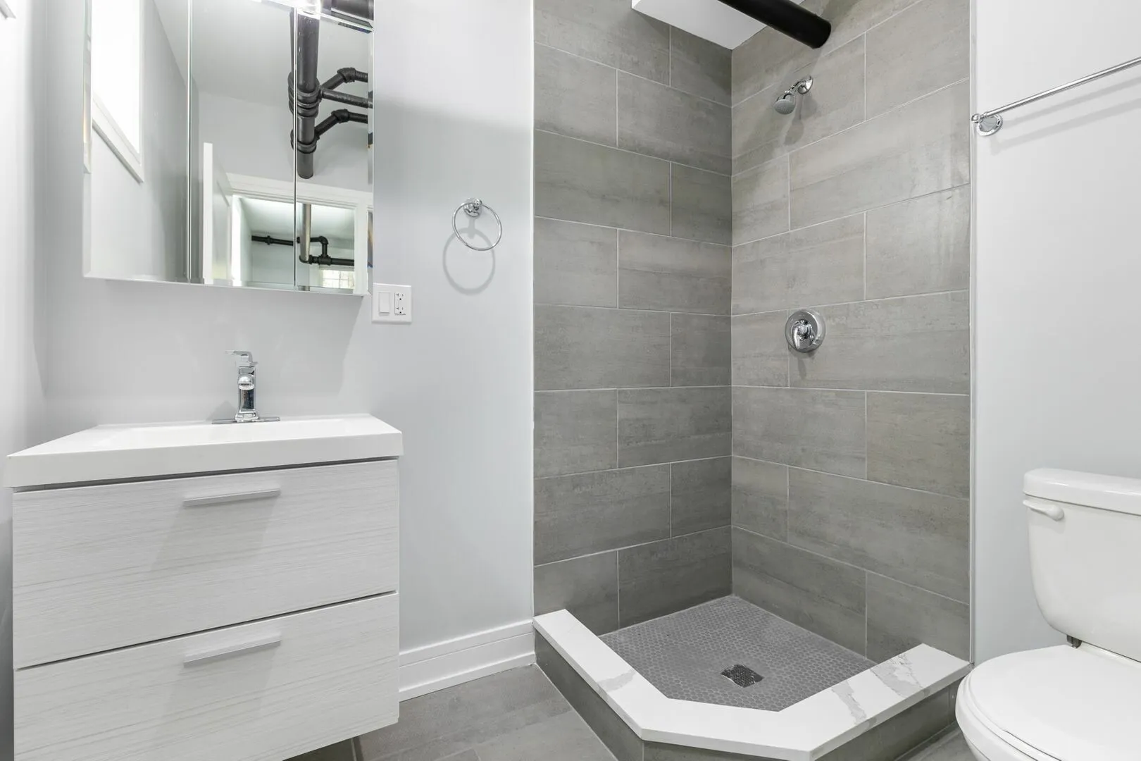 1067 W Glenlake Ave, ,  60660, USA 60660-Chicago-IL