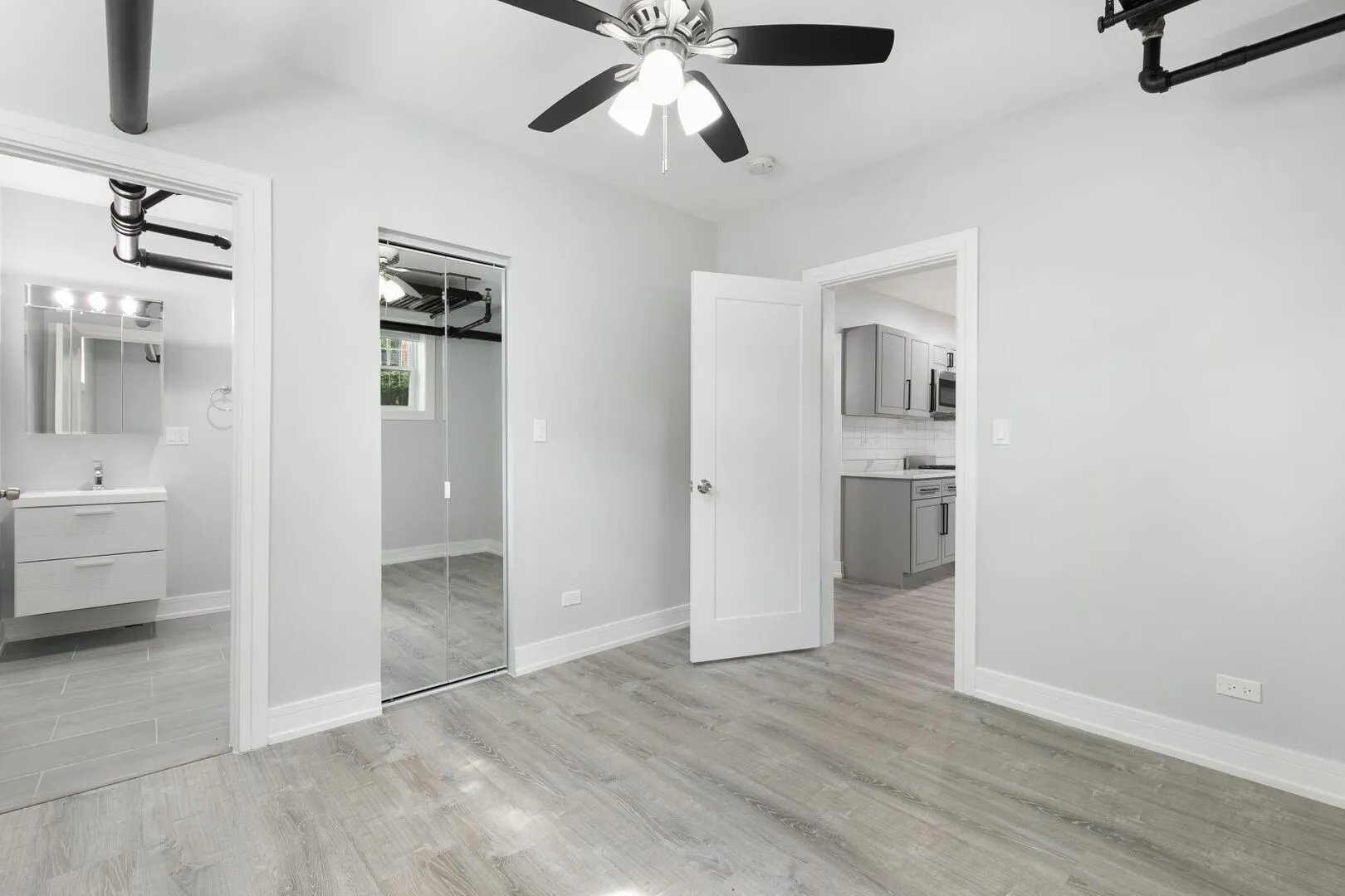 1067 W Glenlake Ave, ,  60660, USA 60660-Chicago-IL