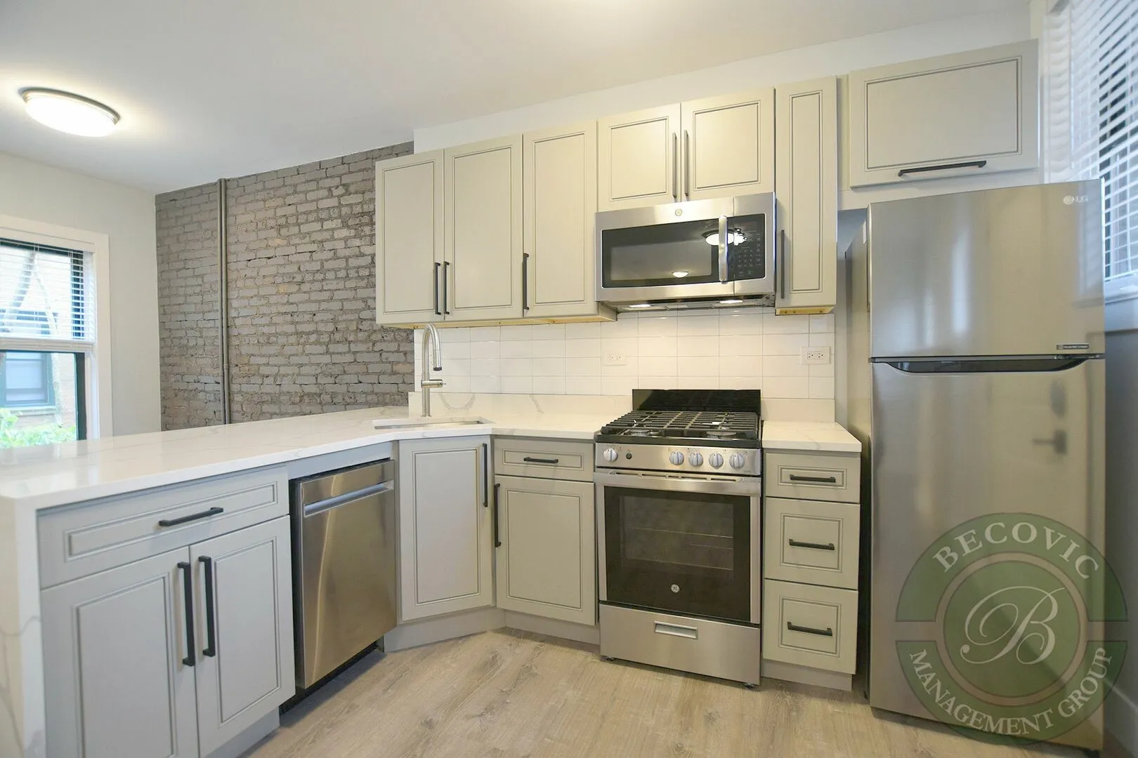 7742 N Eastlake Terrace, ,  60626, USA 60626-unit#2W-Chicago-IL