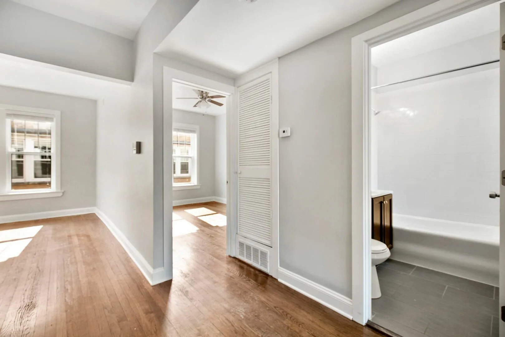 1110 W Glenlake Ave, ,  60660, USA 60660-unit#3RD FLOOR-Chicago-IL