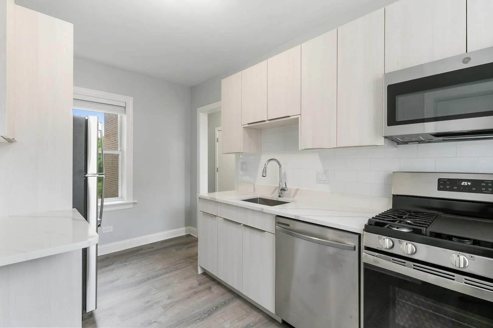 7736 N Ashland Ave, ,  60626, USA 60626-unit#2H-Chicago-IL
