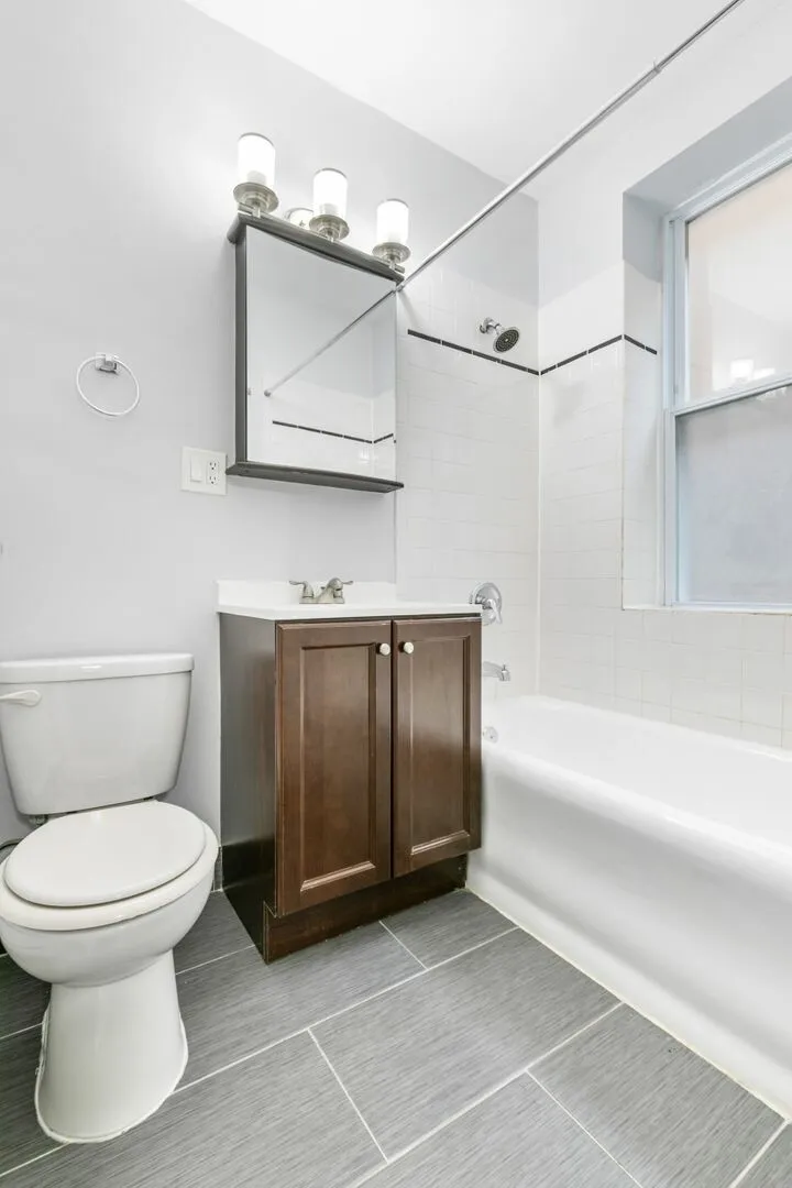 5860 N Kenmore Ave, , 60660, USA 60660-unit#205-Chicago-IL