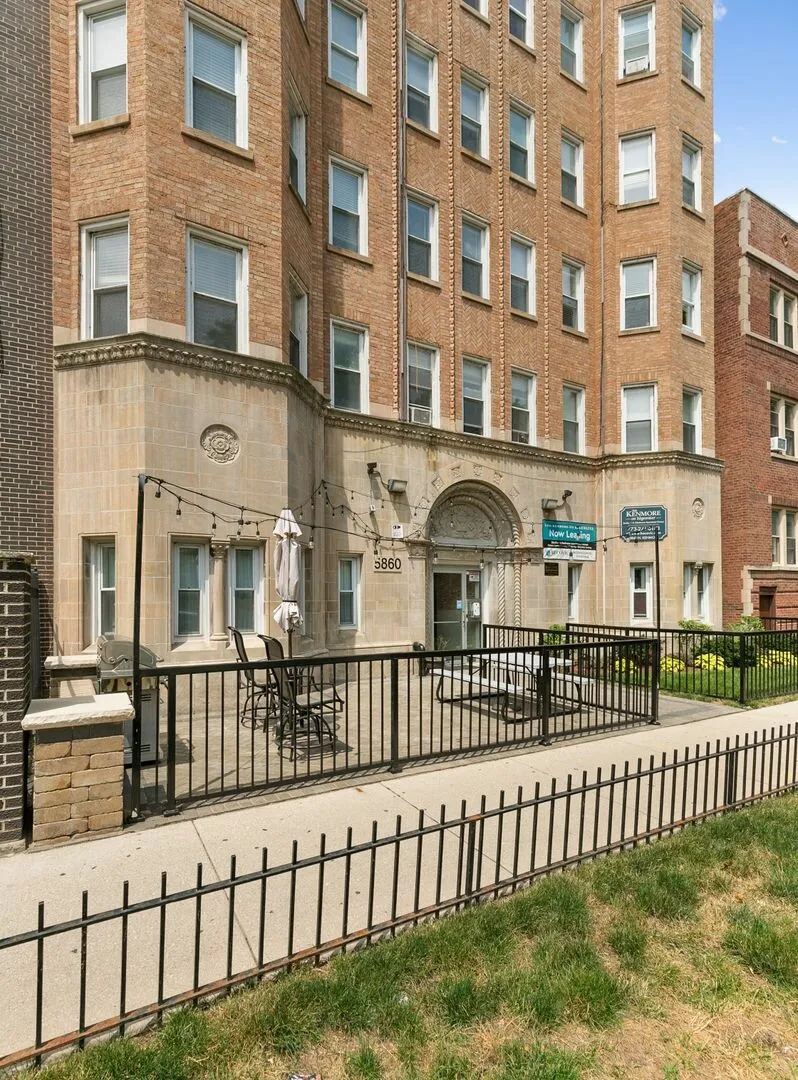 5860 N Kenmore Ave, ,  60660, USA 60660-unit#301-Chicago-IL