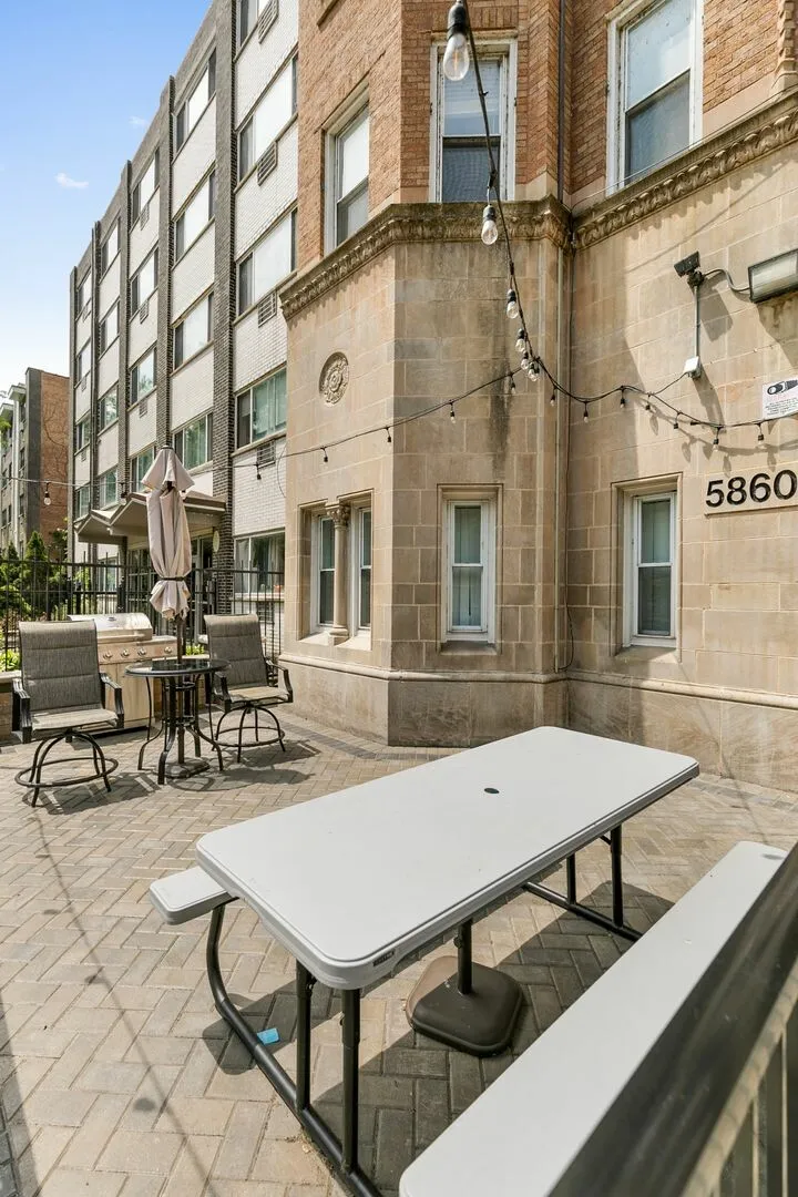 5860 N Kenmore Ave, ,  60660, USA 60660-unit#301-Chicago-IL