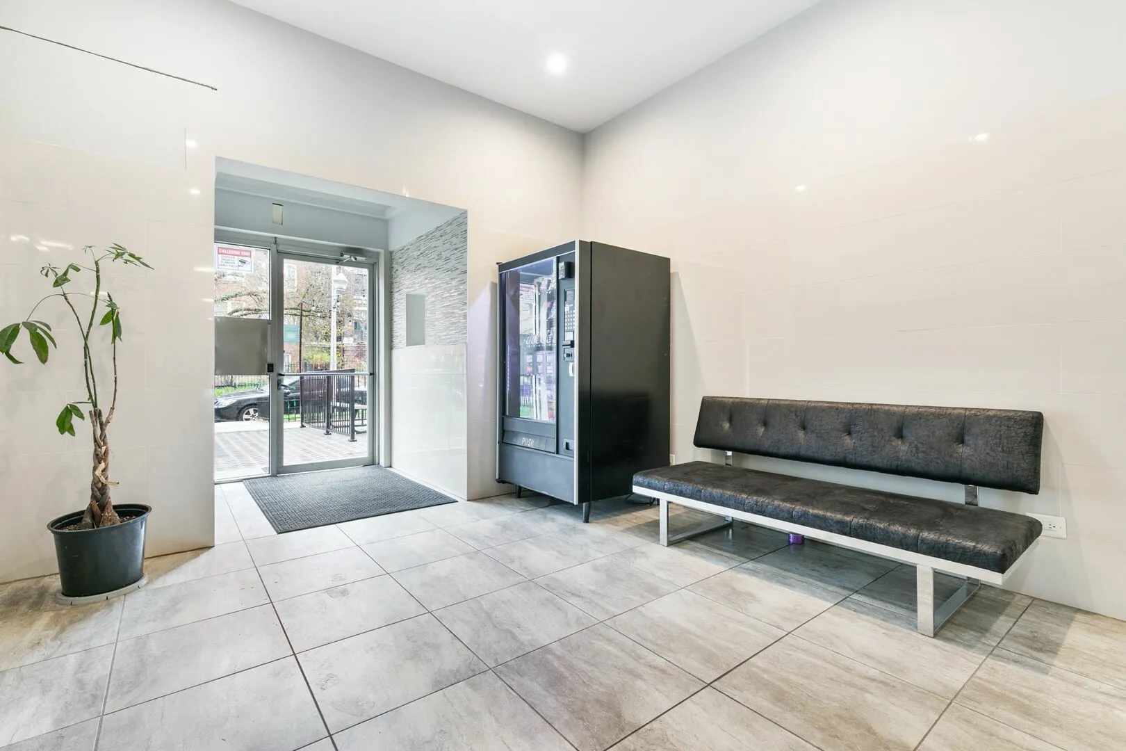 5860 N Kenmore Ave, , 60660, USA 60660-unit#407-Chicago-IL