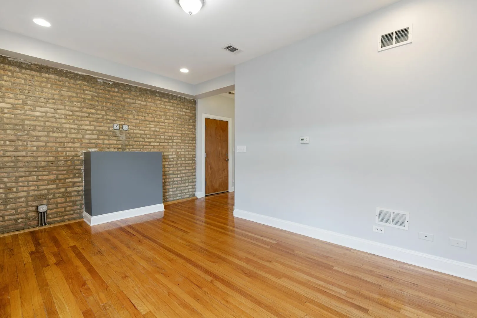 2011 W Jarvis Ave, ,  60645, USA 60645-unit#3-Chicago-IL