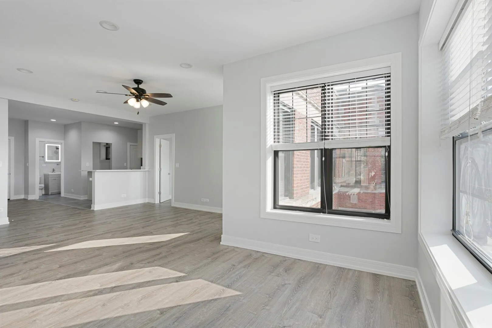 6105 N Winthrop Ave, ,  60660, USA 60660-unit#3RD FLOOR-Chicago-IL