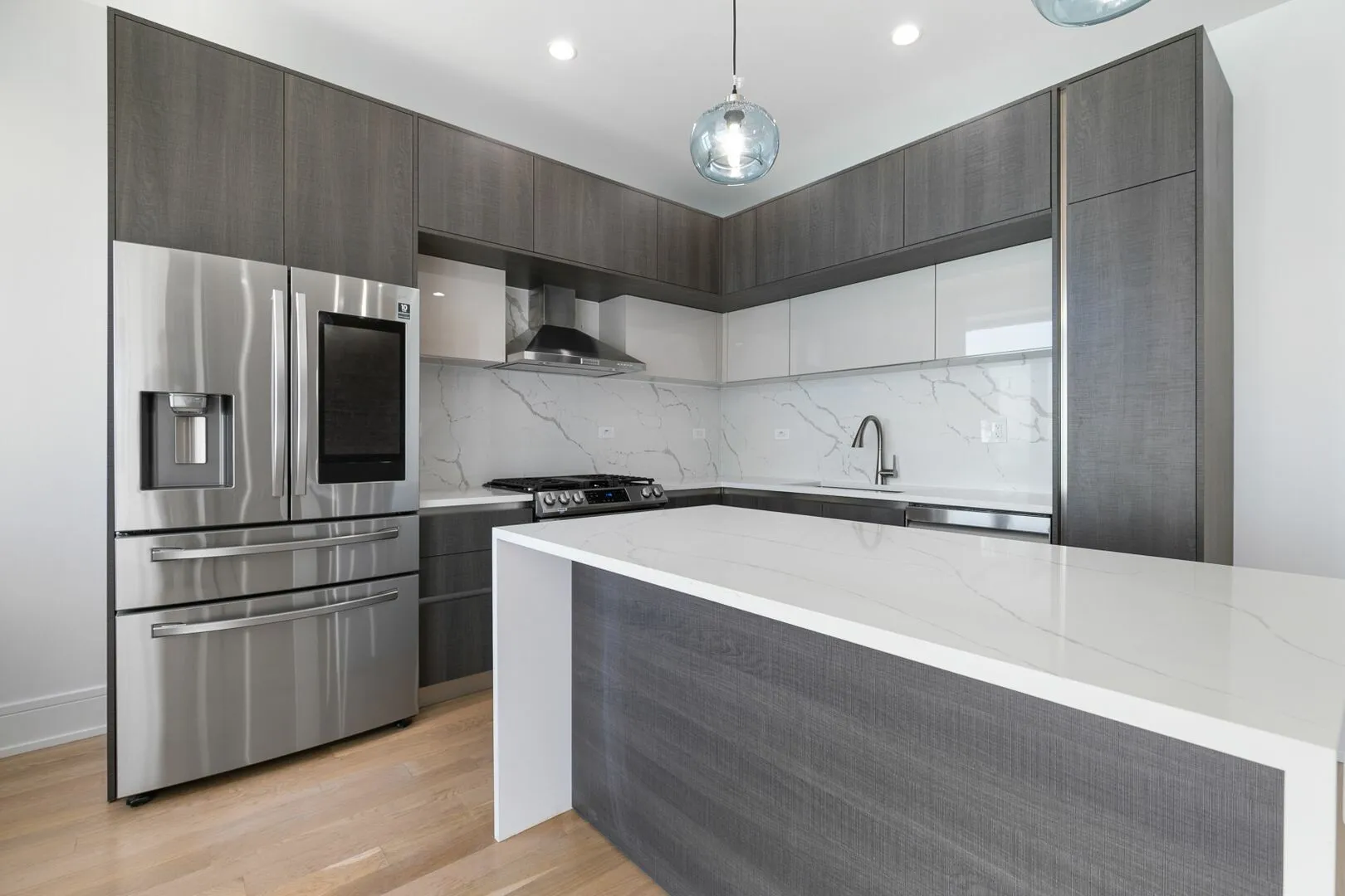 7729 N Eastlake Terrace, , 60626, USA 60626-unit#2E-Chicago-IL