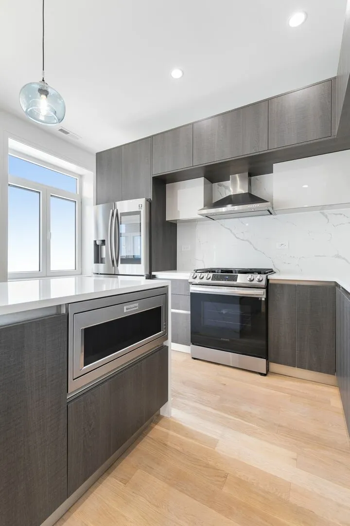 7729 N Eastlake Terrace, , 60626, USA 60626-unit#2E-Chicago-IL