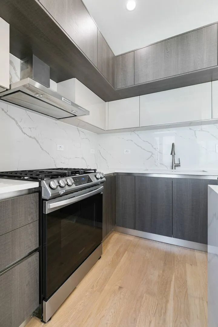 7729 N Eastlake Terrace, , 60626, USA 60626-unit#2E-Chicago-IL