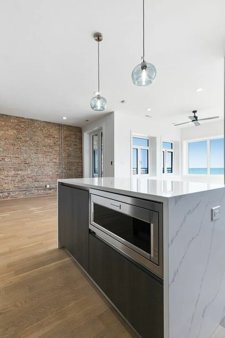 7729 N Eastlake Terrace, , 60626, USA 60626-unit#2E-Chicago-IL