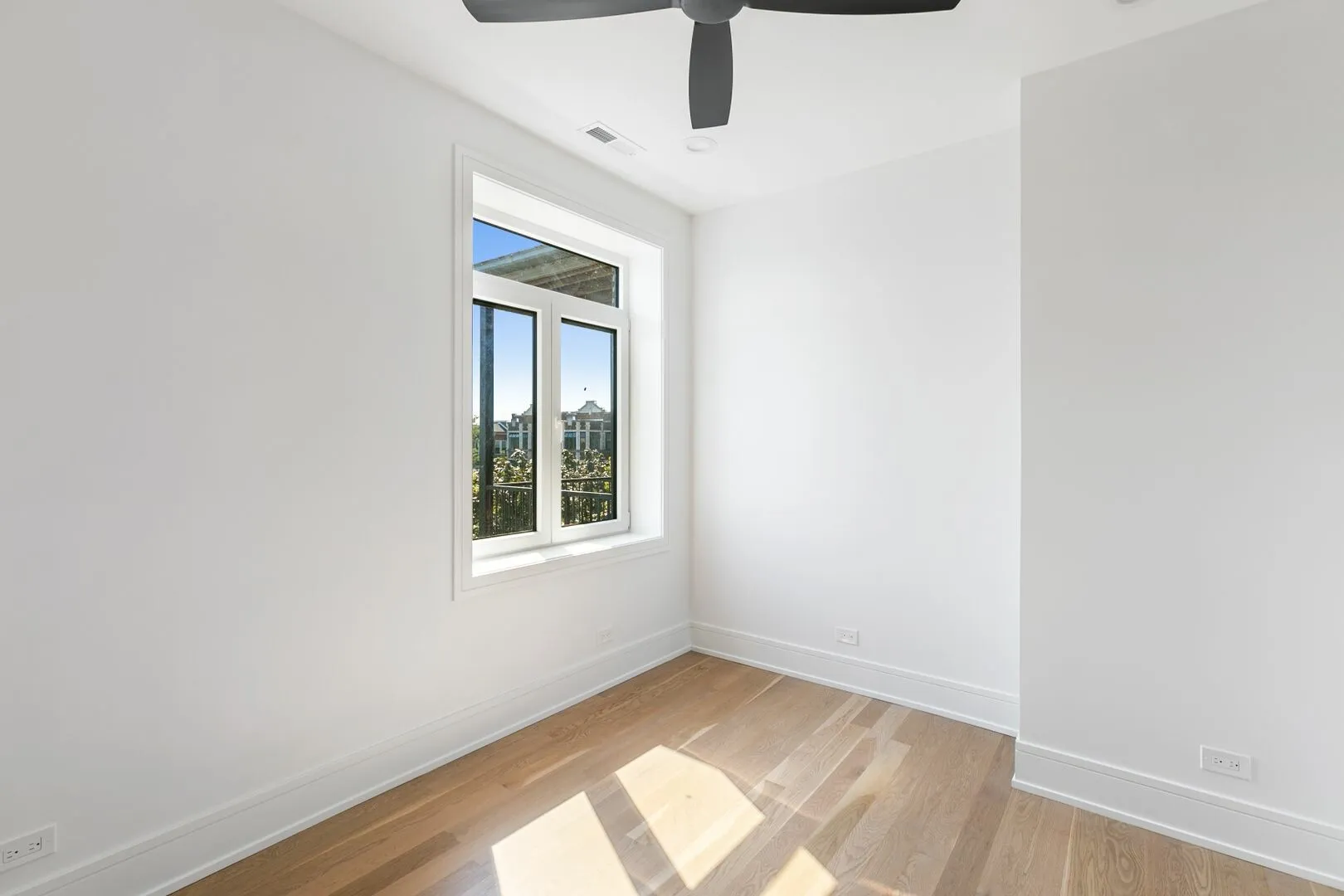 7729 N Eastlake Terrace, , 60626, USA 60626-unit#2E-Chicago-IL