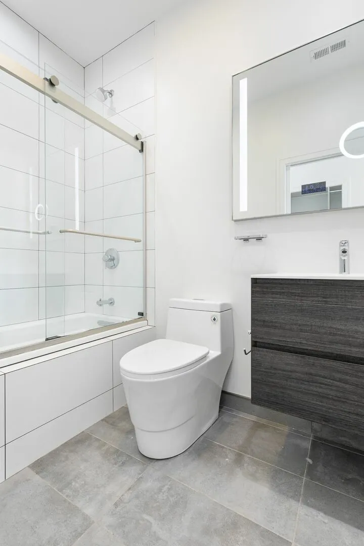 7729 N Eastlake Terrace, , 60626, USA 60626-unit#2E-Chicago-IL