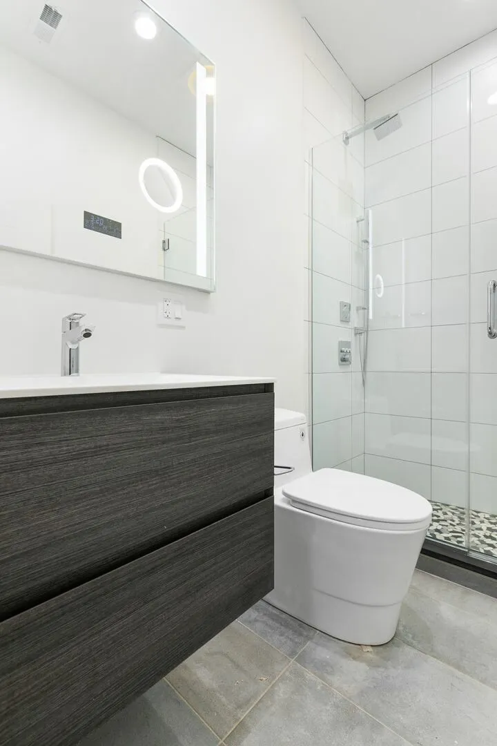 7729 N Eastlake Terrace, , 60626, USA 60626-unit#2E-Chicago-IL