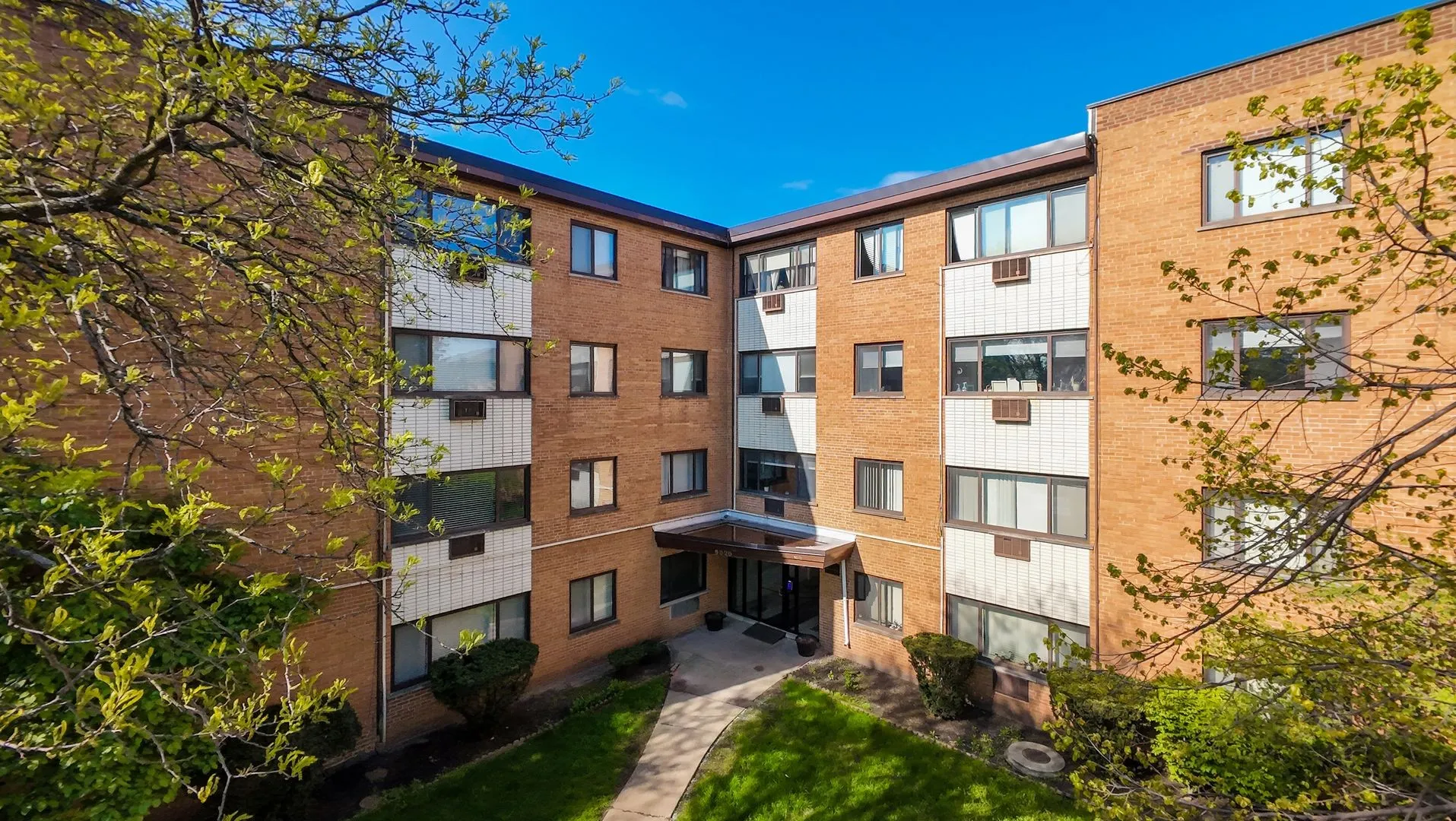 6826 N Ridge Blvd, , 60645, USA 60645-unit#301-Chicago-IL