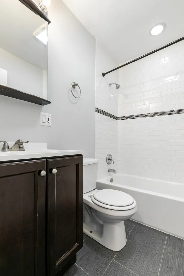 5534 N Kenmore Ave, ,  60640, USA 60640-unit#408-Chicago-IL