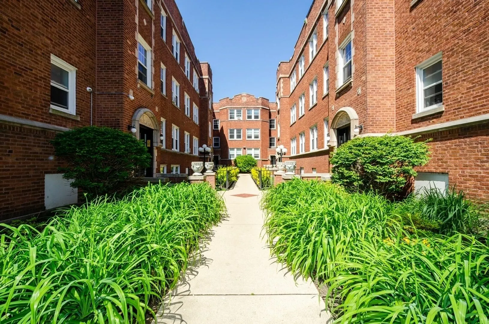 6114 1/2 N Winthrop Ave, ,  60660, USA 60660-unit#2N-Chicago-IL