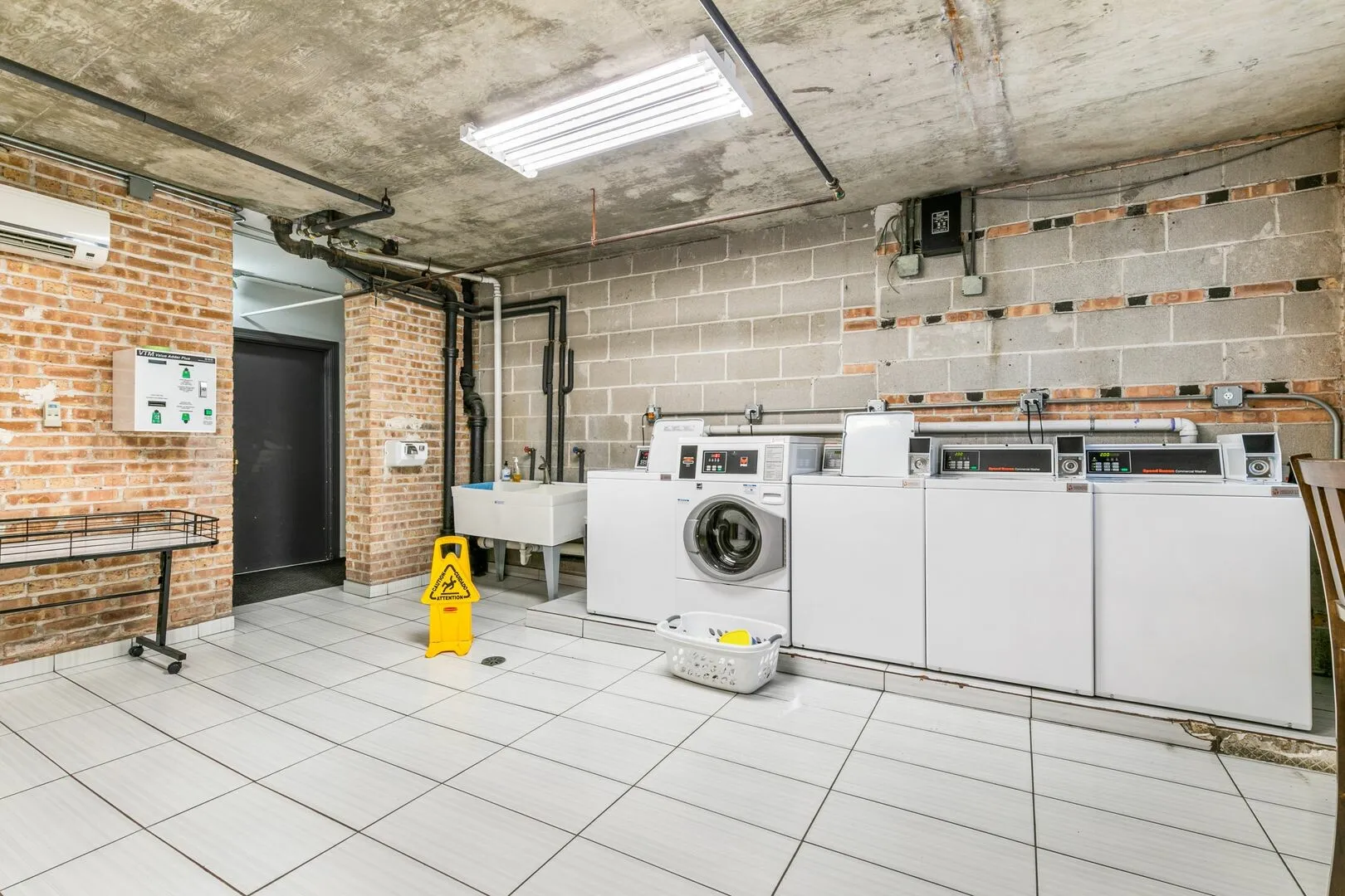 6021 N Winthrop Ave, ,  60660, USA 60660-unit#409-Chicago-IL