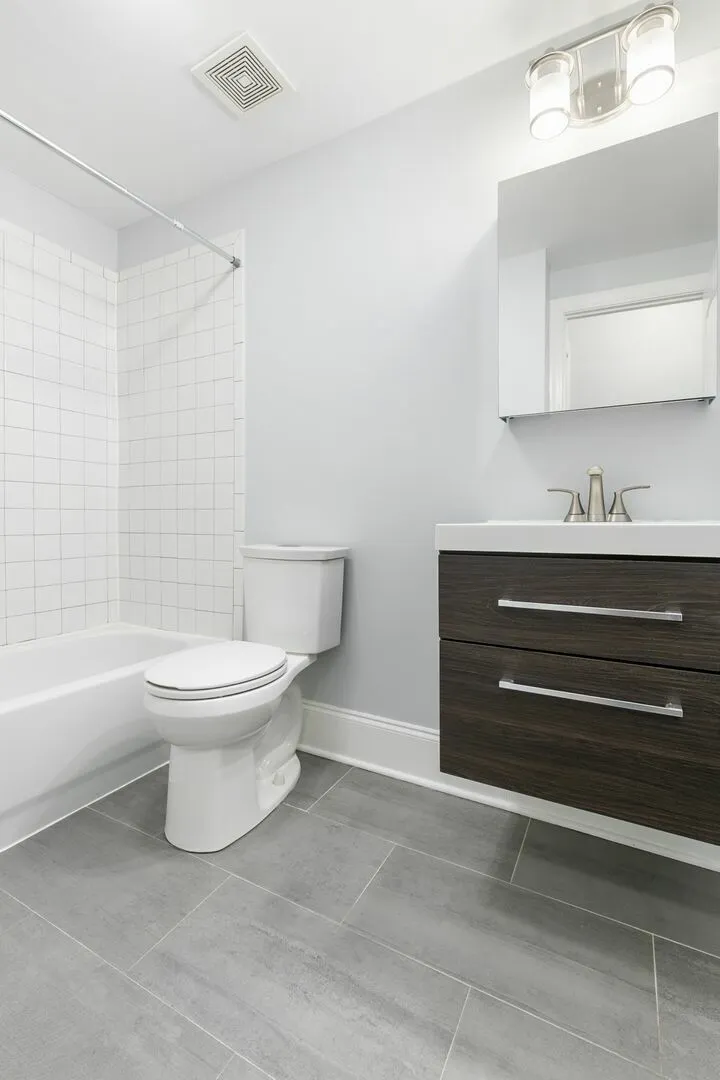 1611 W Juneway Terrace, ,  60626, USA 60626-unit#2E-Chicago-IL
