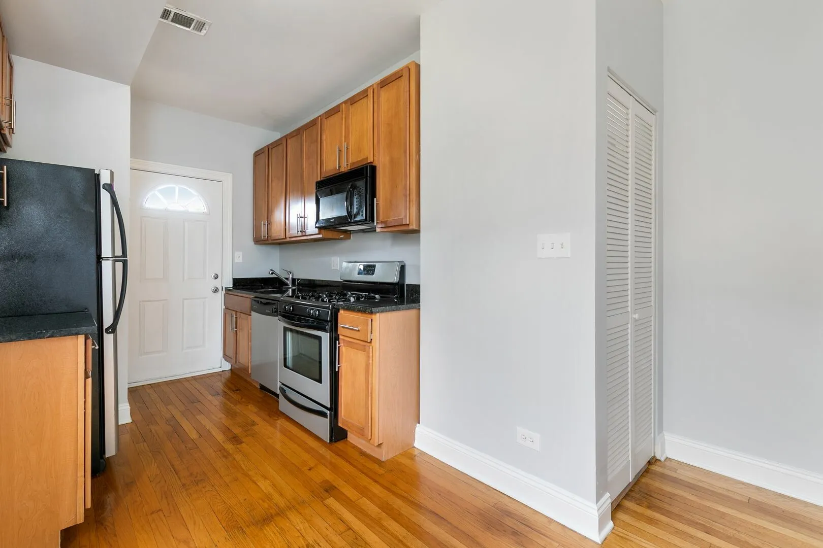 2005 W Jarvis Ave, ,  60645, USA 60645-unit#3-Chicago-IL