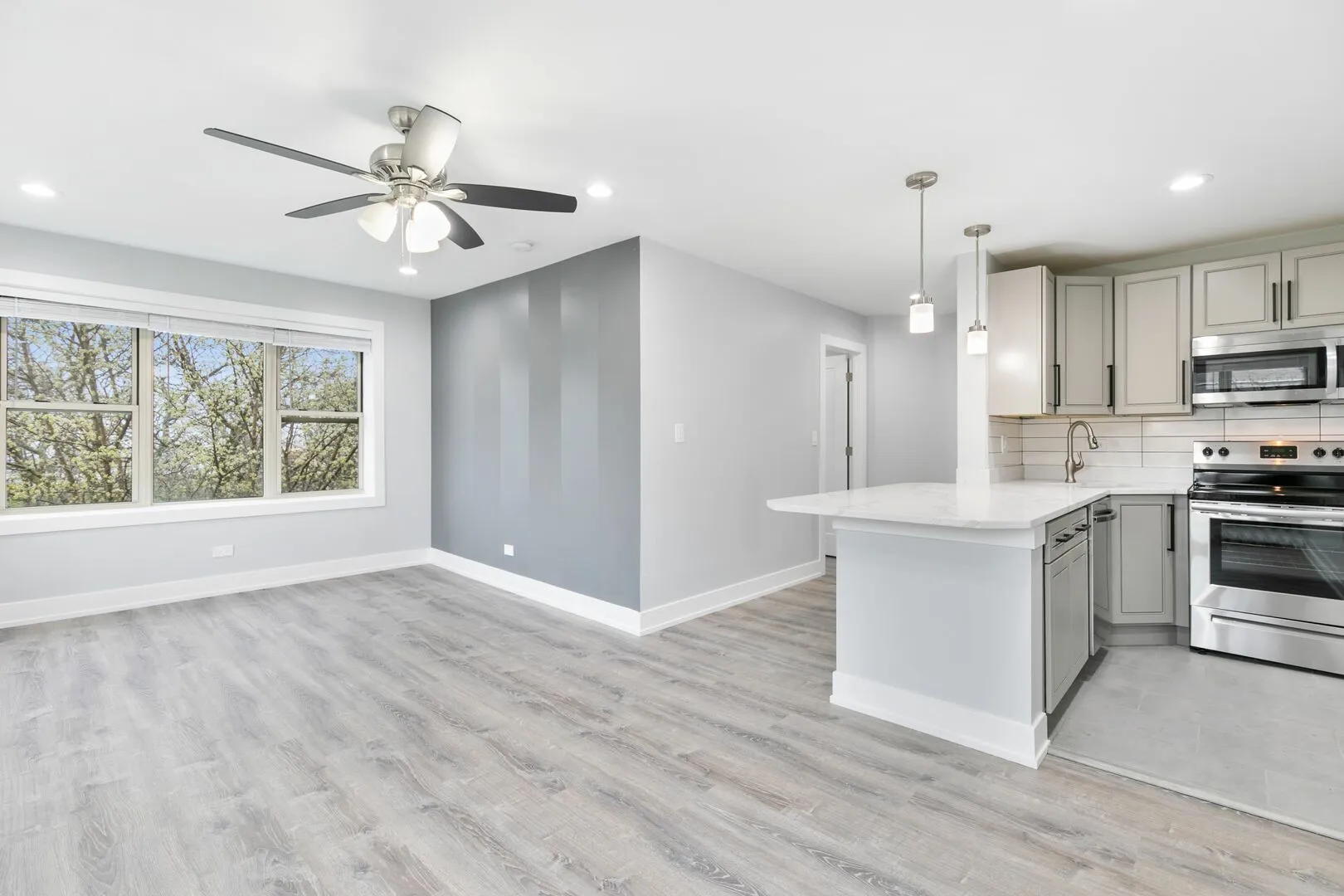 1301 W Estes Ave, ,  60626, USA 60626-unit#3E-Chicago-IL