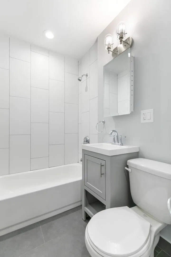 1301 W Estes Ave, ,  60626, USA 60626-unit#3E-Chicago-IL