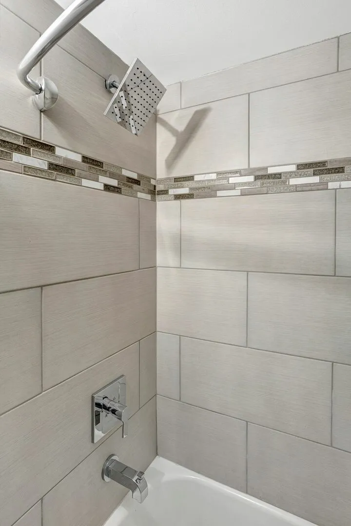 6007 N Kenmore Ave, ,  60660, USA 60660-unit#403-Chicago-IL