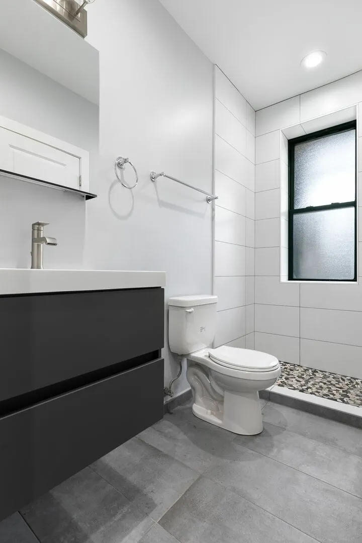 7736 N Eastlake Terrace, ,  60626, USA 60626-unit#1W-Chicago-IL