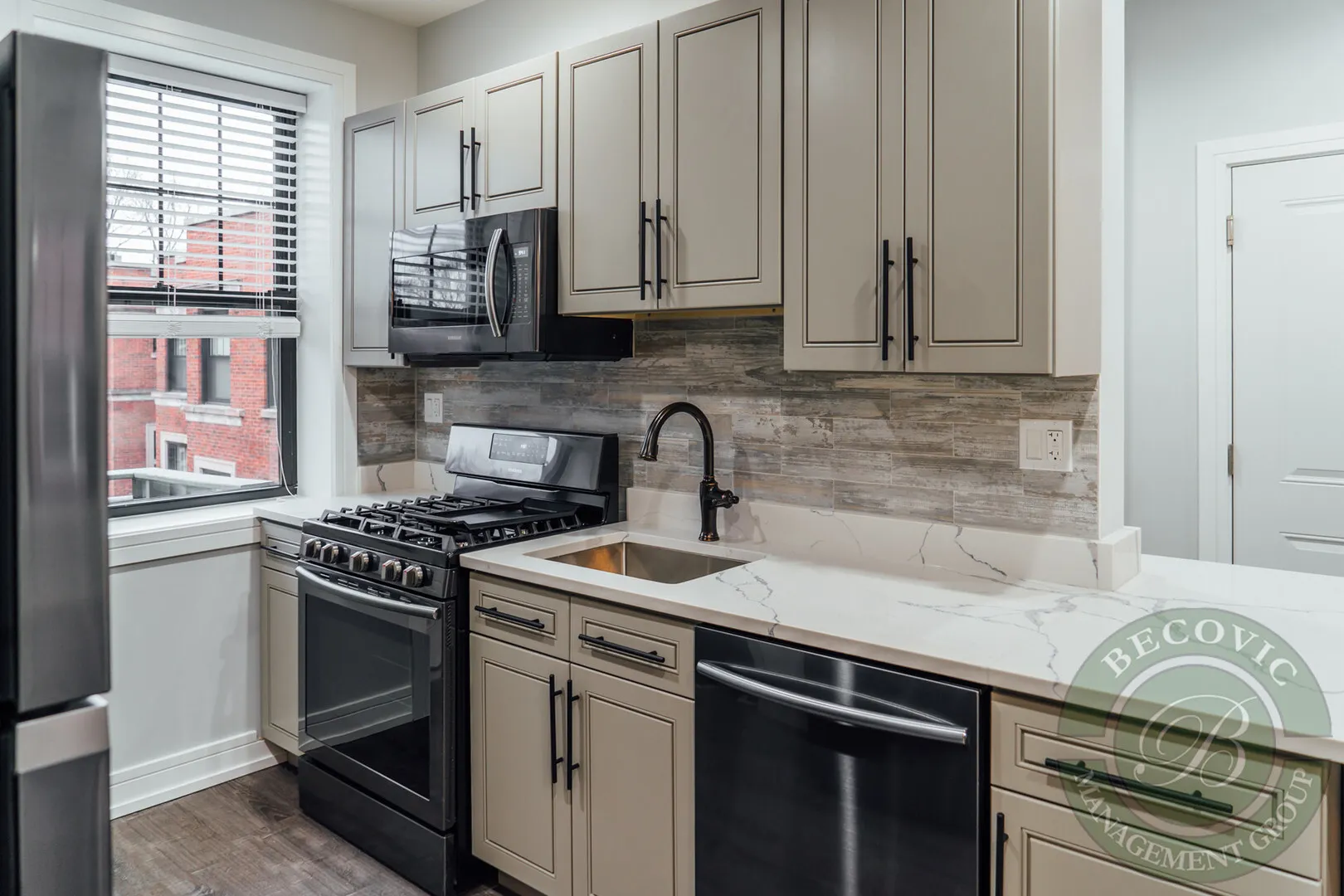 6111 N Winthrop Ave, ,  60660, USA 60660-unit#3RD FLOOR-Chicago-IL