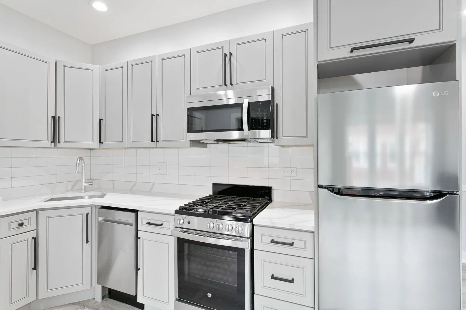 1057 W Glenlake Ave, ,  60660, USA 60660-unit#2-Chicago-IL