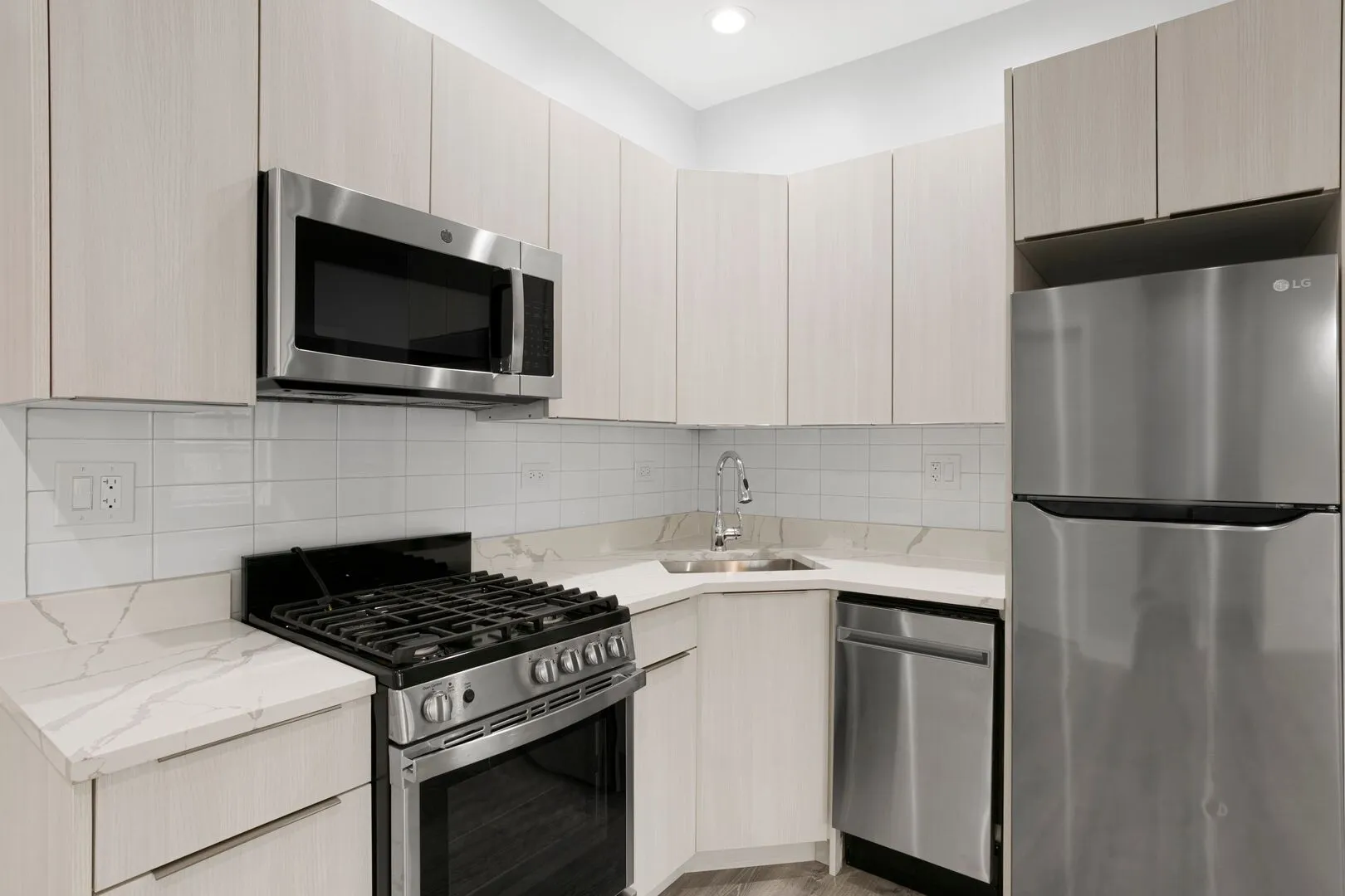 6043 N Winthrop Ave, ,  60660, USA 60660-unit#3-Chicago-IL