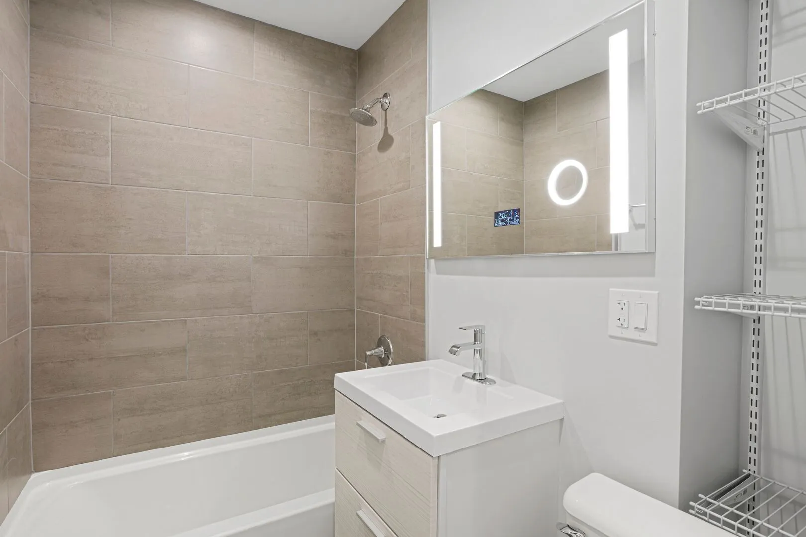 6043 N Winthrop Ave, ,  60660, USA 60660-unit#3-Chicago-IL