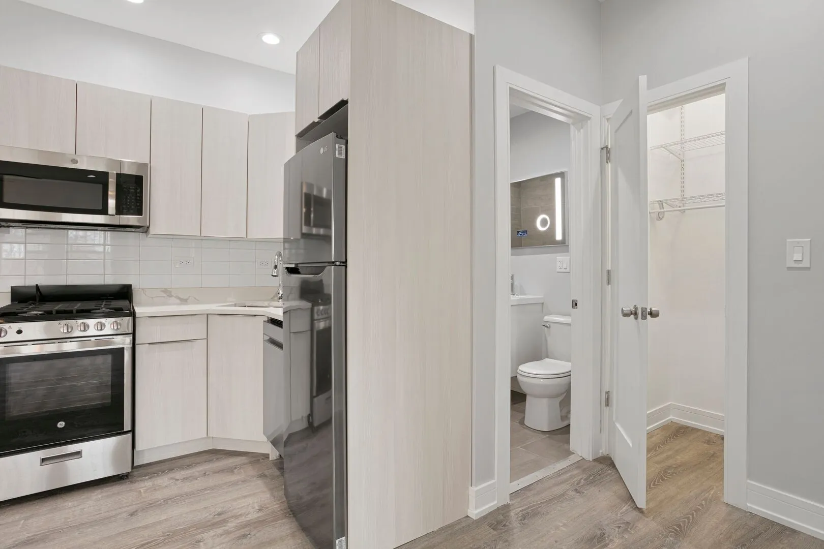 6043 N Winthrop Ave, ,  60660, USA 60660-unit#3-Chicago-IL