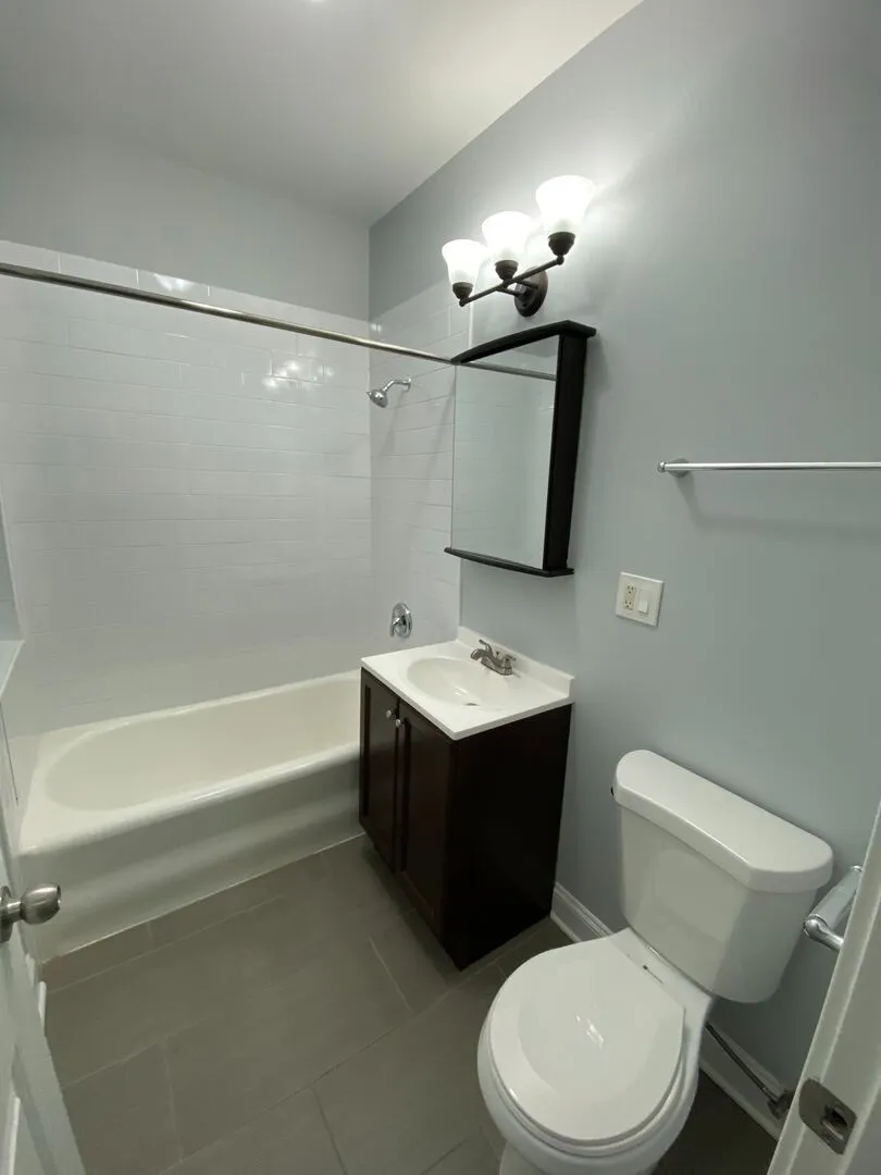 6102 N Winthrop Ave, , 60660, USA 60660-unit#2ND FLOOR-Chicago-IL