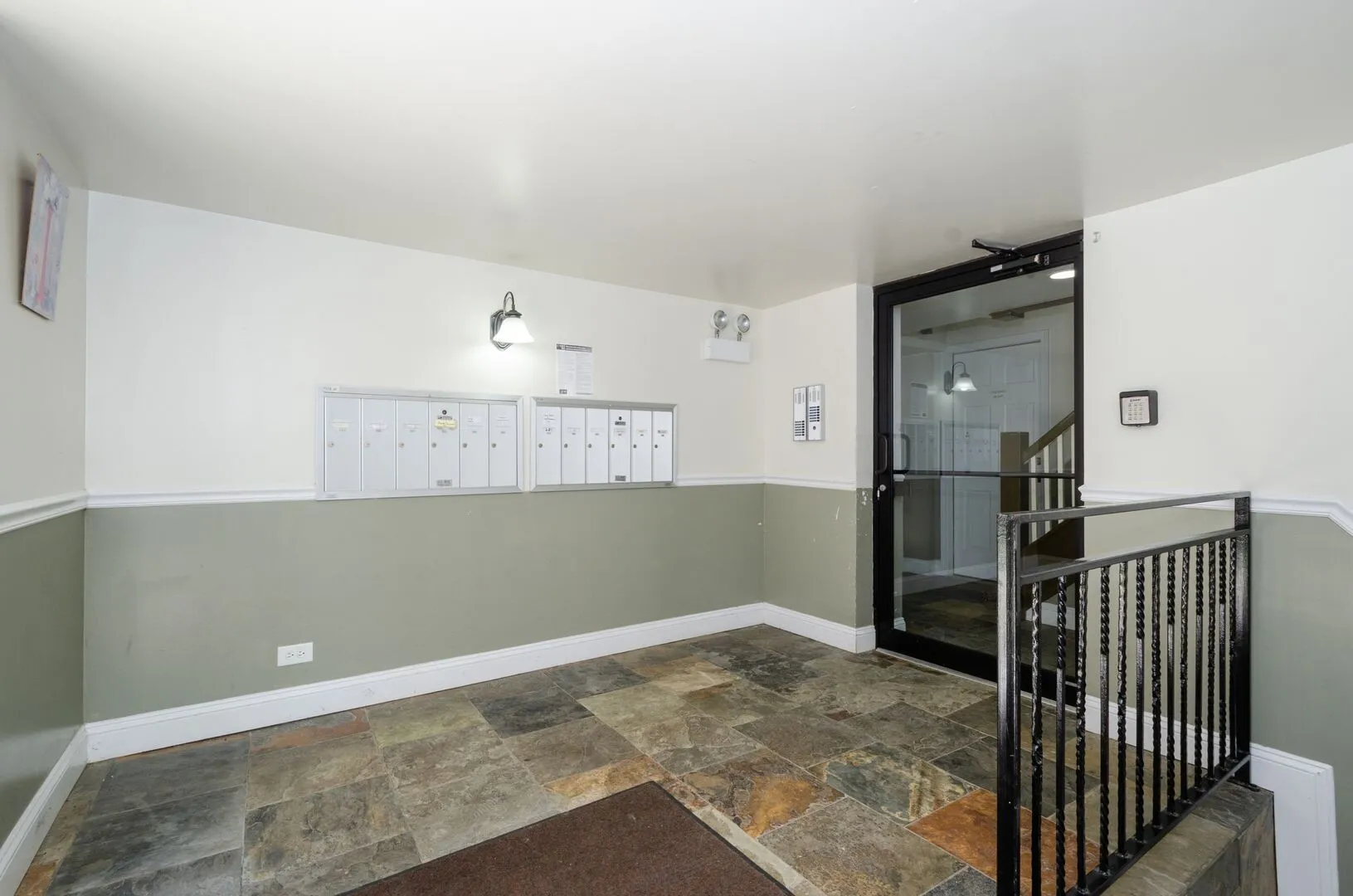 7526 N Seeley Ave, ,  60645, USA 60645-unit#202-Chicago-IL