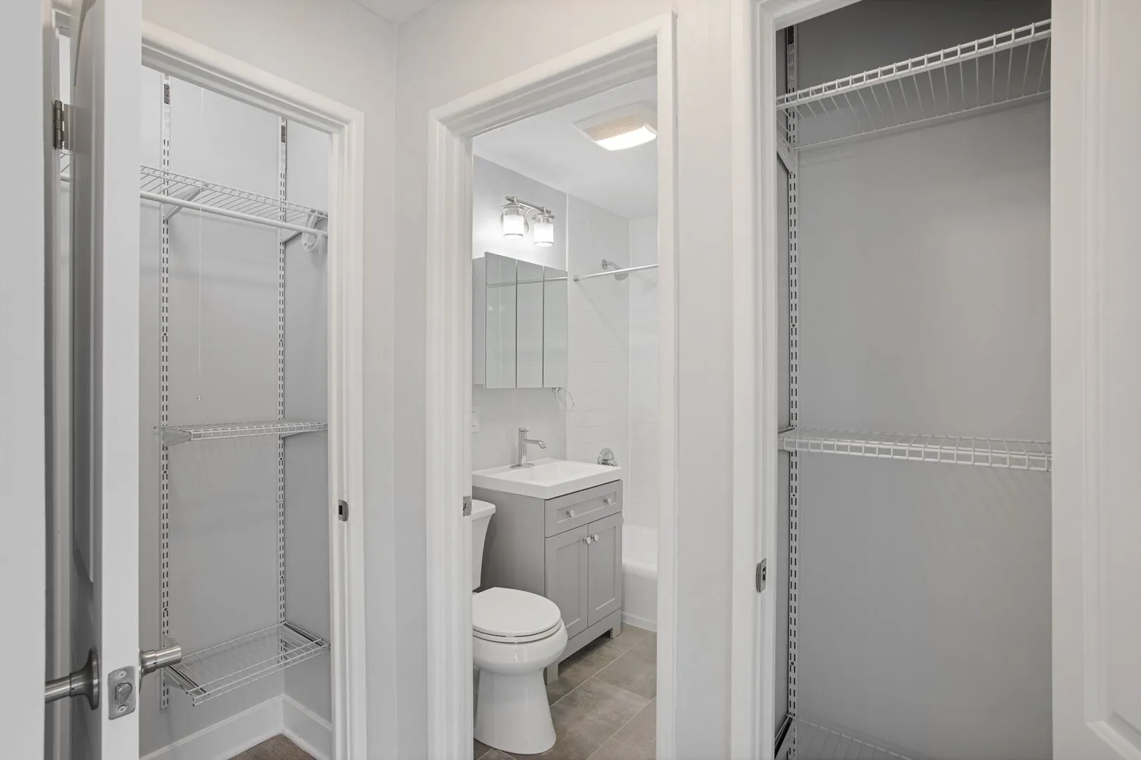 6826 N Ridge Blvd, ,  60645, USA 60645-unit#406-Chicago-IL