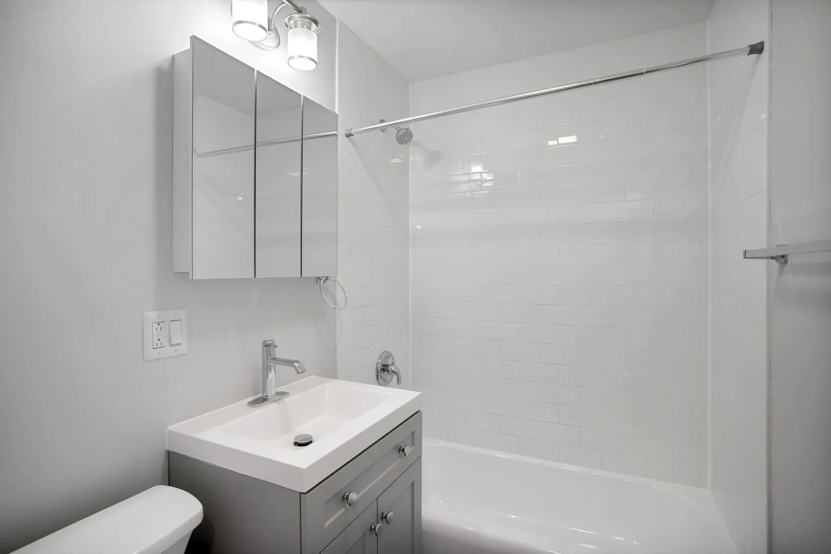 6826 N Ridge Blvd, ,  60645, USA 60645-unit#406-Chicago-IL