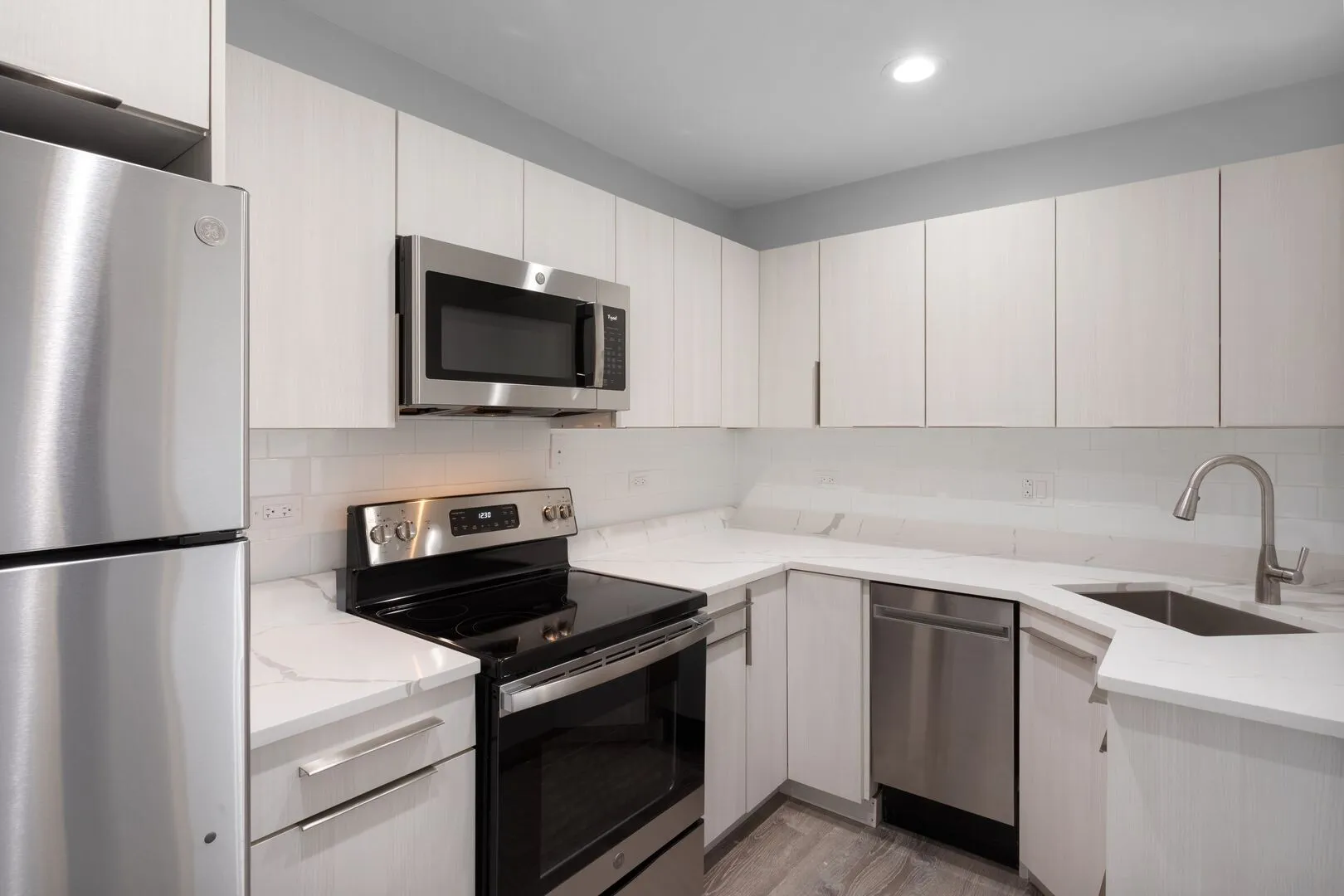 6826 N Ridge Blvd, , 60645, USA 60645-unit#202-Chicago-IL