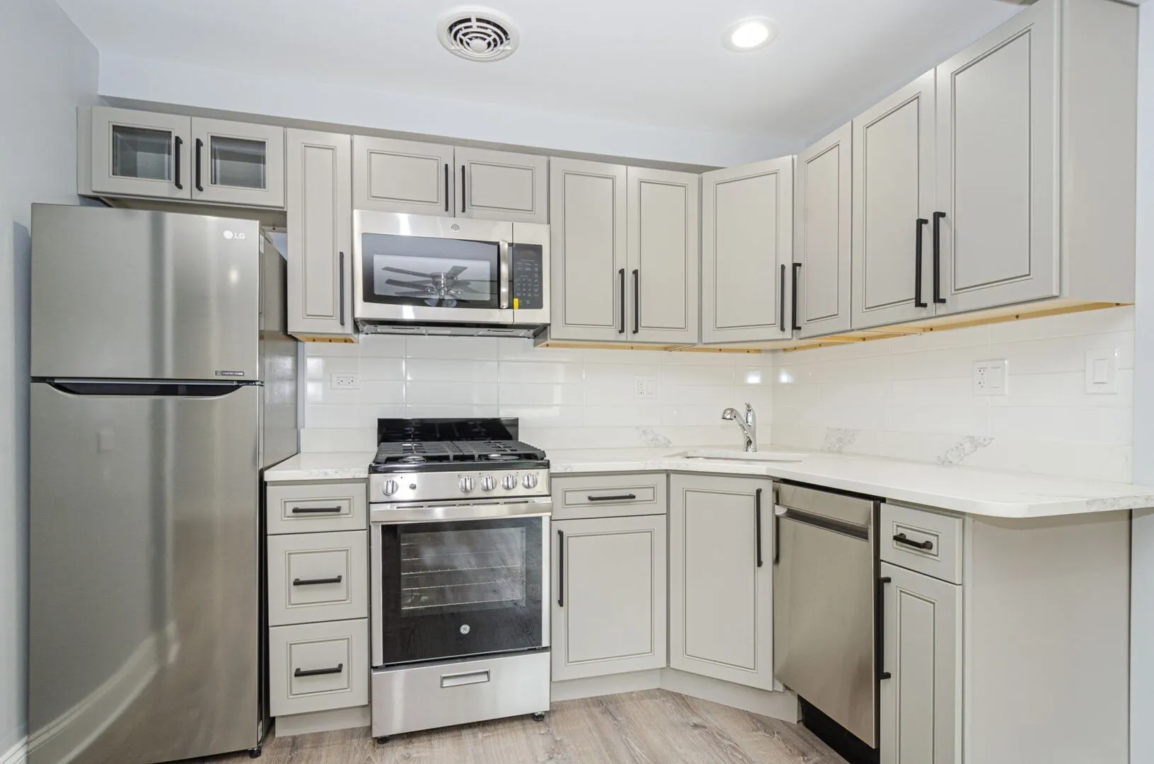 7606 N Eastlake Terrace, ,  60626, USA 60626-unit#2D-Chicago-IL