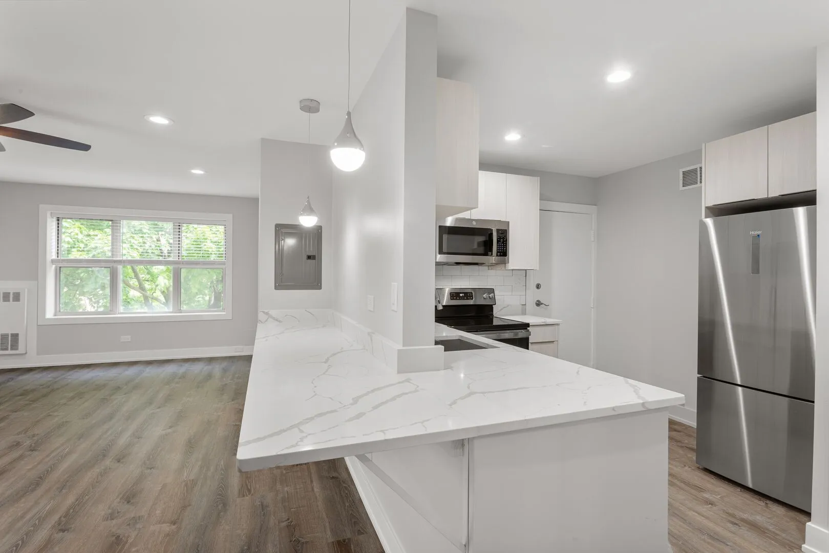 1303 W Estes Ave, ,  60626, USA 60626-unit#2W-Chicago-IL