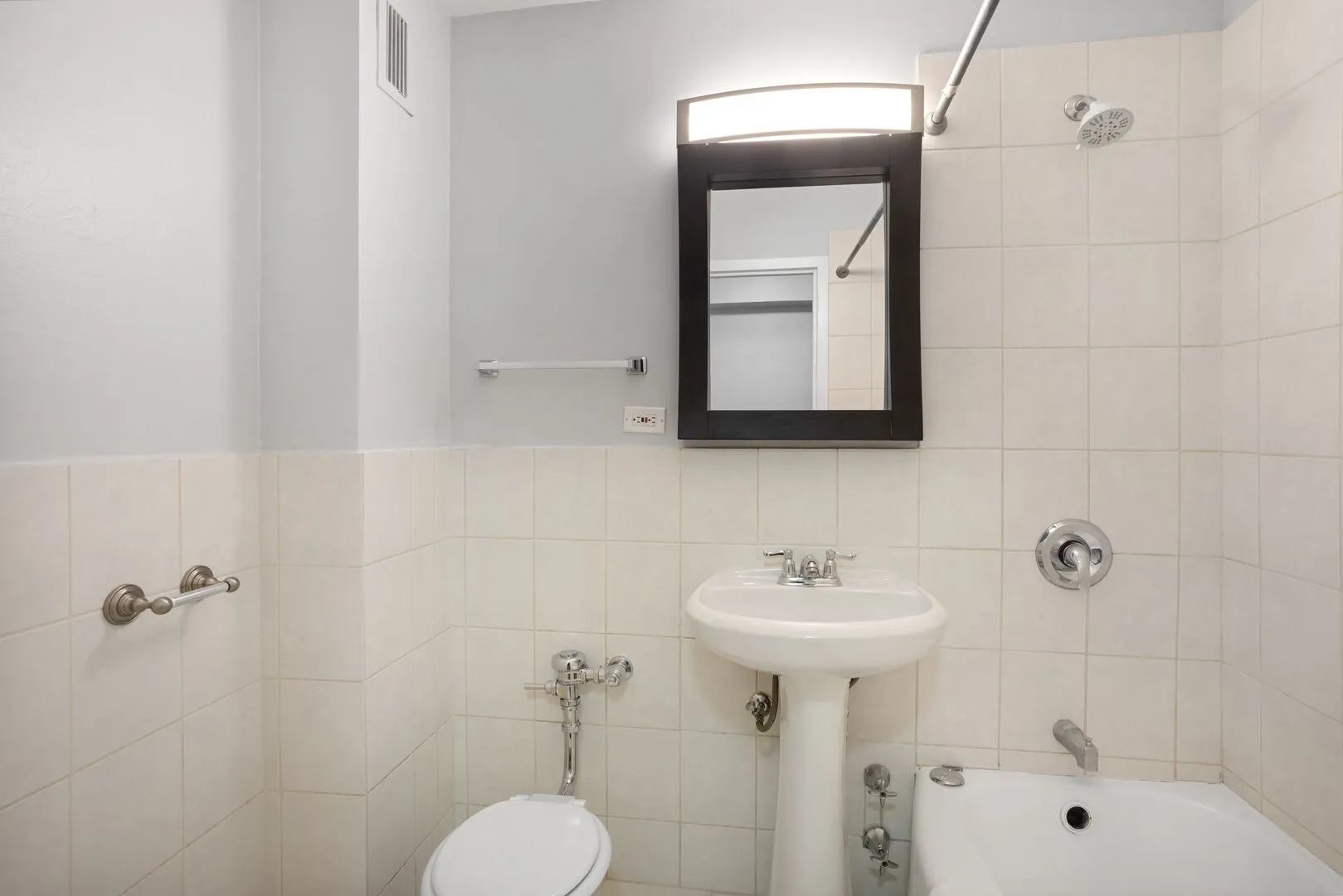 5858 N Sheridan Rd, , 60660, USA 60660-unit#305-Chicago-IL