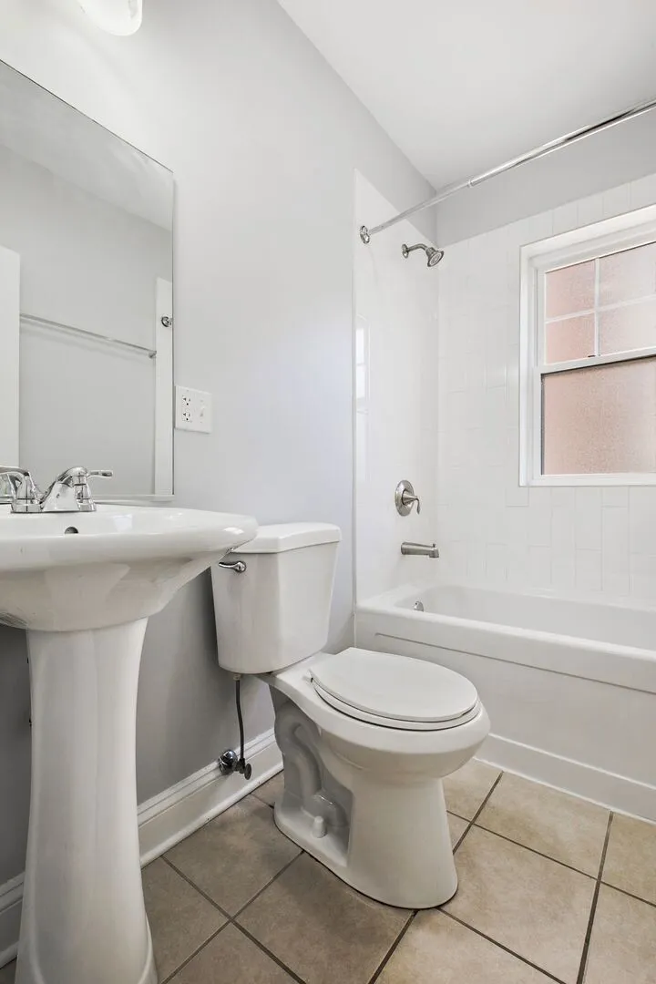 7724 N Ashland Ave, ,  60626, USA 60626-unit#F2-Chicago-IL