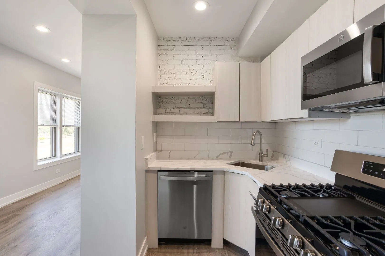 1704 W Juneway Terrace, , 60626, USA 60626-unit#1F-Chicago-IL
