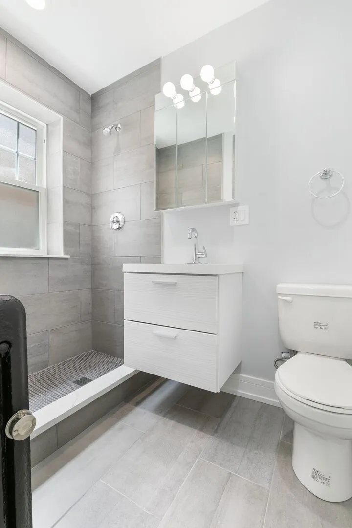 6043 N Winthrop Ave, ,  60660, USA 60660-unit#2-Chicago-IL
