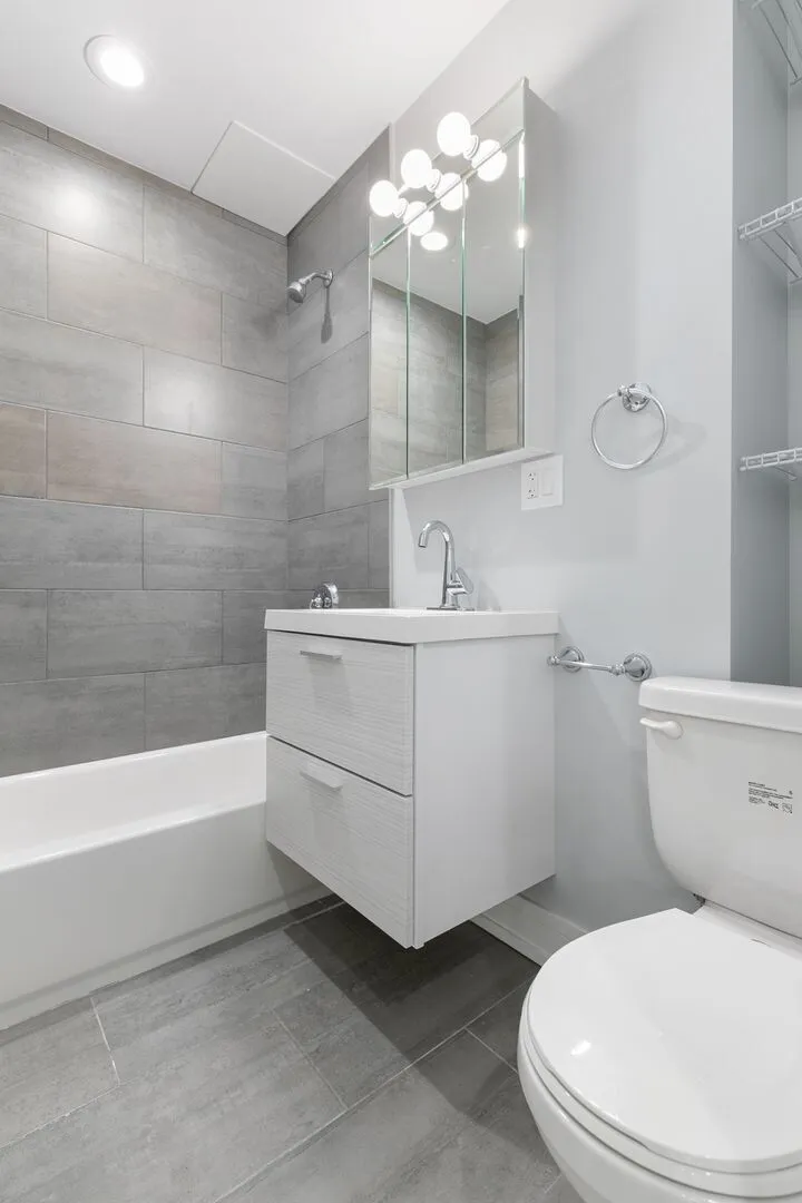 6043 N Winthrop Ave, ,  60660, USA 60660-unit#2-Chicago-IL