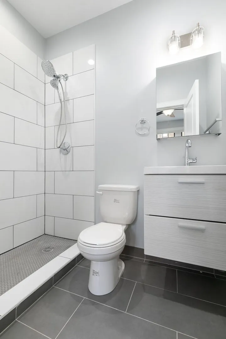 7624 N Eastlake Terrace, ,  60626, USA 60626-unit#1W-Chicago-IL