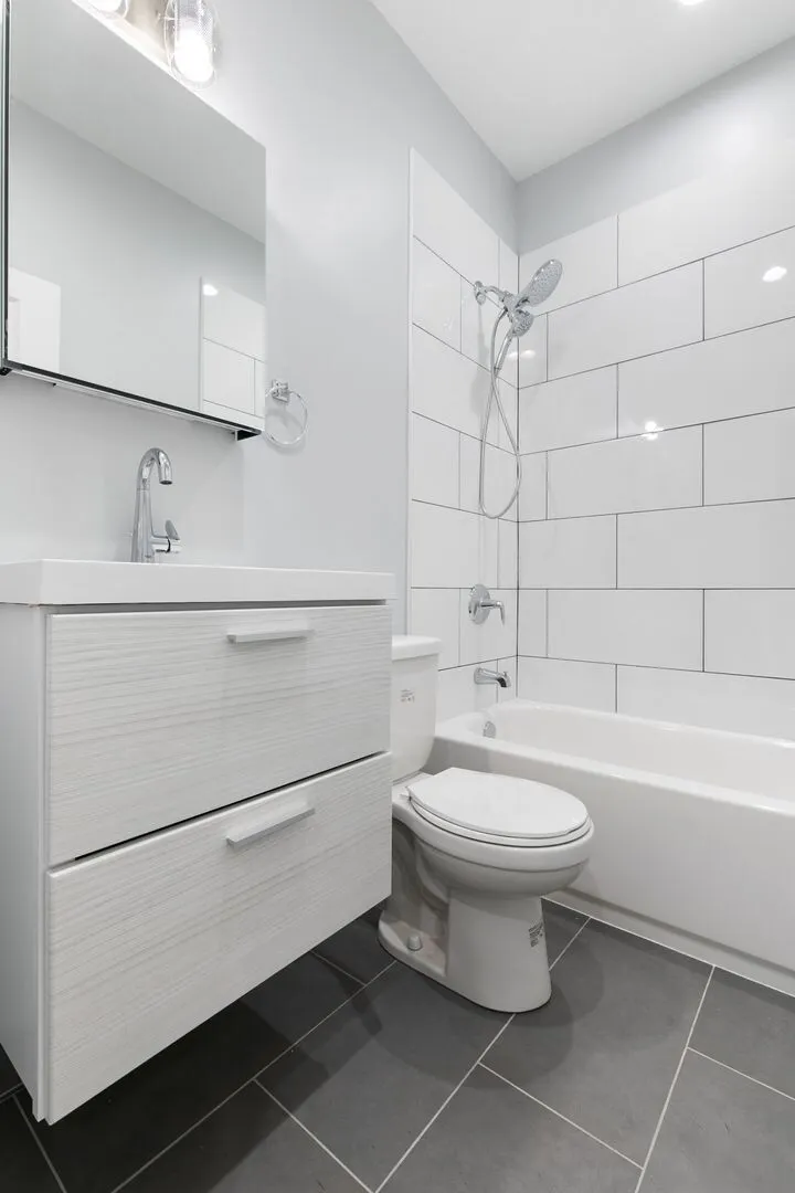 7624 N Eastlake Terrace, ,  60626, USA 60626-unit#1W-Chicago-IL