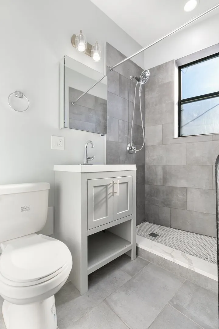 7622 N Eastlake Terrace, ,  60626, USA 60626-unit#2D-Chicago-IL